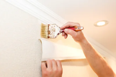 Pose de papier peint à Kerien — revêtements muraux et toiles de verre